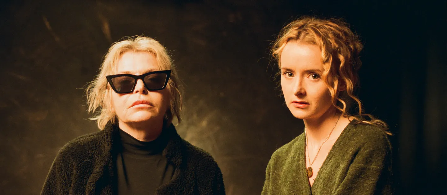 A WANT IN HER - still image main actresses