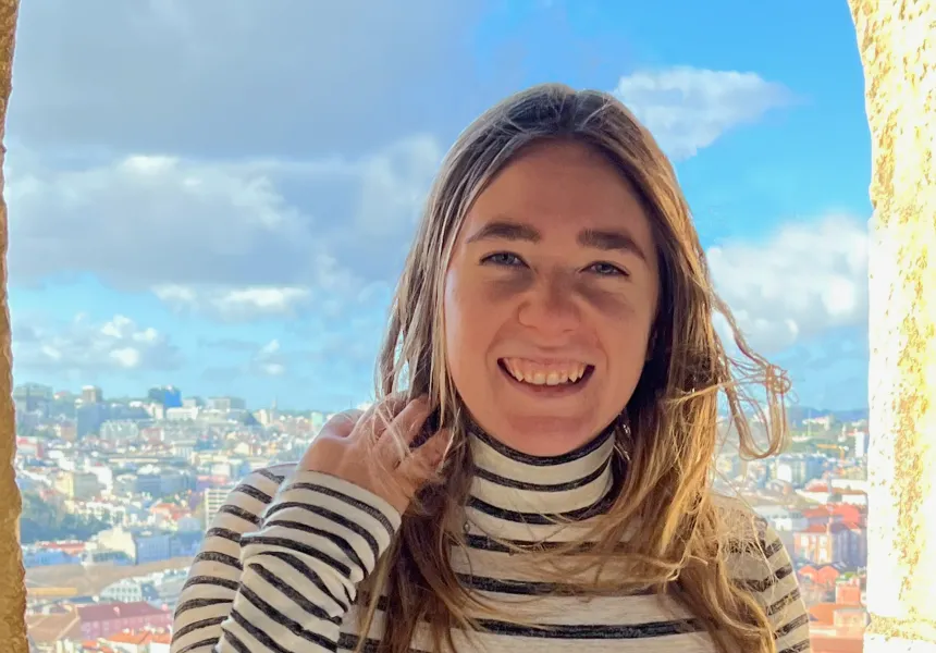 Isabel Simoes deCarvalho Headshot