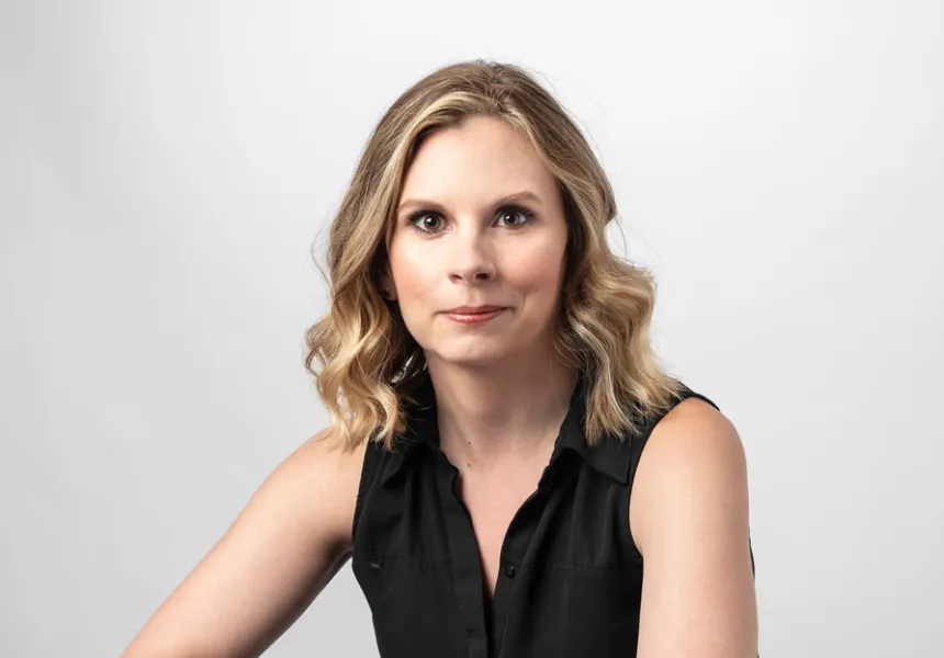 Jen Rabbitt Ring Headshot