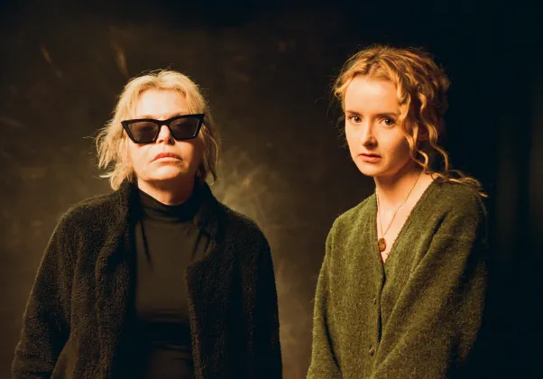 A WANT IN HER - still image main actresses